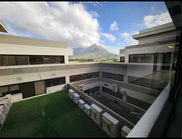 222M² OFFICE TO LET IN PINELANDS